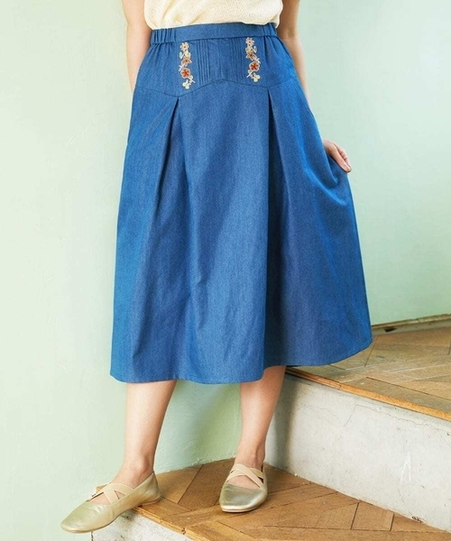 Jocomomola(ホコモモラ)の「Flor デニム 刺繍入りフレアスカート(デニムスカート・レディース・ネイビー/ブルー・40)」の18枚目の写真
