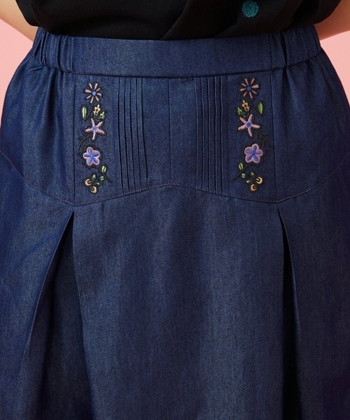 Jocomomola(ホコモモラ)の「Flor デニム 刺繍入りフレアスカート(デニムスカート・レディース・ネイビー/ブルー・40)」の16枚目の写真
