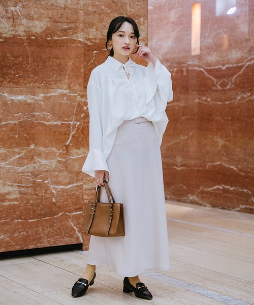 Sirin(シリン)の「サテンナロースカート【2サイズ展開】(スカート・レディース・グレイッシュベージュ/ネイビー・S/XS)」の4枚目の写真