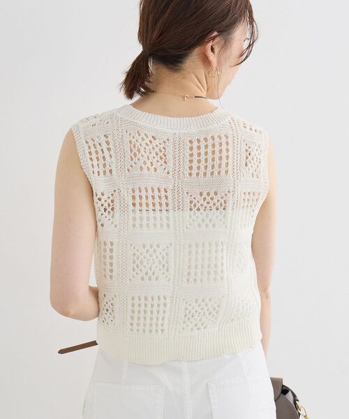 le.coeur blanc（ルクールブラン）の「《WEB限定》クロシェ編みノースリーブニット（ニット/セーター・レディース・グリーン/キャメル/オフホワイト/ブラック・38）」の7枚目の写真