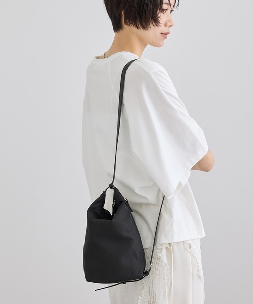 SALON adam et rope'(サロン アダム エ ロペ)の「【WEB限定】マルチWAY撥水ミニボンサック(ショルダーバッグ・レディース・ブラック・FREE)」の2枚目の写真
