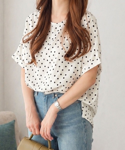 Dewlily(デューリリー)の「シンプルなのに映える大人フェミニンな一枚 ドット柄ルーズブラウス(Tシャツ/カットソー・レディース・ブラック/アイボリー・FREE)」の9枚目の写真