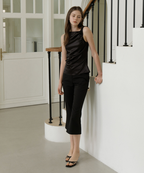 REORG(リオルグ)の「GIR CAPRI PANTS BLACK(スラックス・レディース・その他・SMALL/MEDIUM)」の4枚目の写真