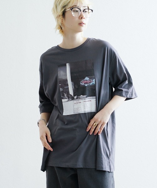 zootie（ズーティー）の「オークール フォトプリントオーバーTEE［ネオンキャット］（Tシャツ/カットソー・レディース・チャコール・フリー）」の3枚目の写真