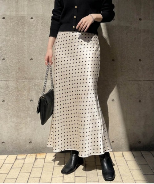 La-gemme(ラジェム)の「チェックorドット サテンフレアスカート(スカート・レディース・ベージュ/ブラック系その他/ブルーグレー/シャンパン/ブラウン系その他/ブラック・S/M/L)」の5枚目の写真