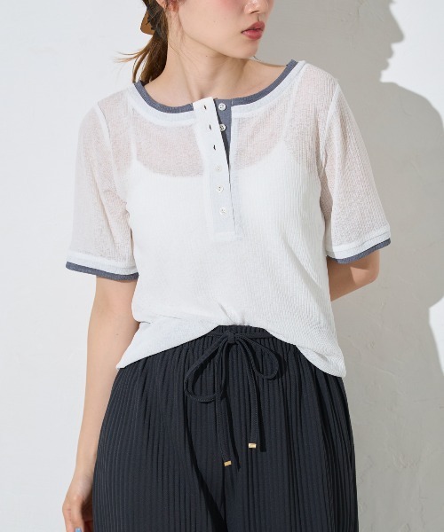 TRIANGLE PALETTE(トライアングルパレット)の「配色ヘンリーネック シアーリブ半袖Tシャツ/レイヤード風(Tシャツ/カットソー・レディース・ブルー/ブラウン/ホワイト/ブラック・FREE)」の2枚目の写真