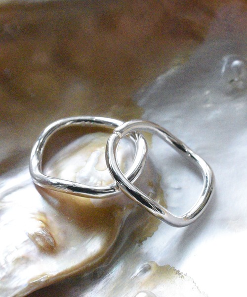 styiro(スタイロ)の「【14K Gold & 925 Silver Coated / 2本SET】金属アレルギー対応 ニュアンスミニマルデュオリング(リング・レディース・シルバー/ゴールド/シルバー×ゴールド・FREE)」の1枚目の写真