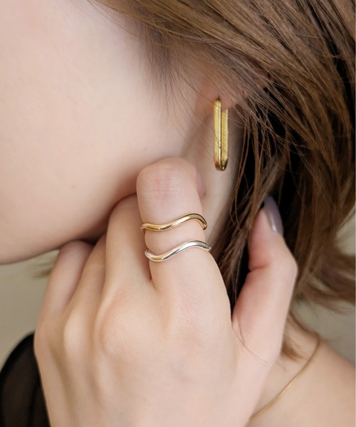 styiro(スタイロ)の「【14K Gold & 925 Silver Coated / 2本SET】金属アレルギー対応 ニュアンスミニマルデュオリング(リング・レディース・シルバー/ゴールド/シルバー×ゴールド・FREE)」の2枚目の写真