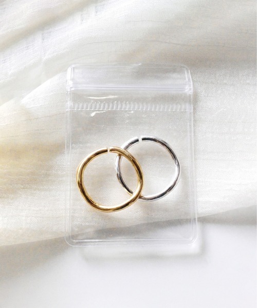 styiro(スタイロ)の「【14K Gold & 925 Silver Coated / 2本SET】金属アレルギー対応 ニュアンスミニマルデュオリング(リング・レディース・シルバー/ゴールド/シルバー×ゴールド・FREE)」の18枚目の写真