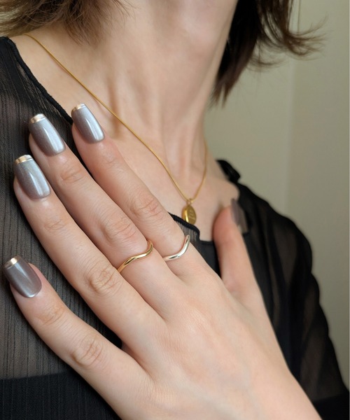 styiro(スタイロ)の「【14K Gold & 925 Silver Coated / 2本SET】金属アレルギー対応 ニュアンスミニマルデュオリング(リング・レディース・シルバー/ゴールド/シルバー×ゴールド・FREE)」の8枚目の写真