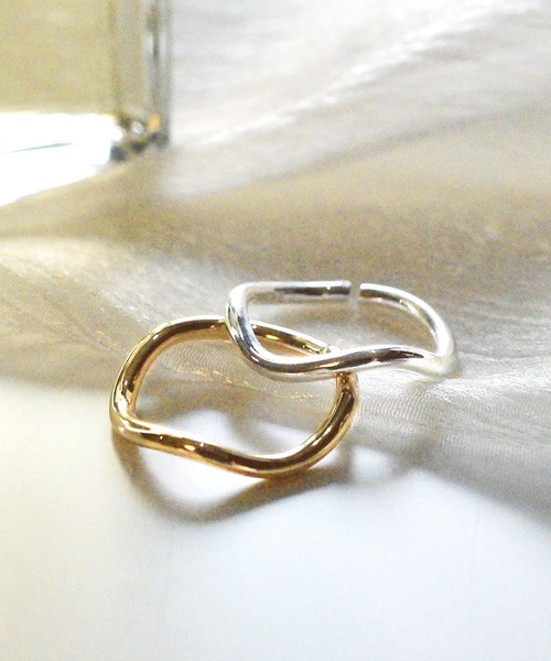 styiro(スタイロ)の「【14K Gold & 925 Silver Coated / 2本SET】金属アレルギー対応 ニュアンスミニマルデュオリング(リング・レディース・シルバー/ゴールド/シルバー×ゴールド・FREE)」の7枚目の写真