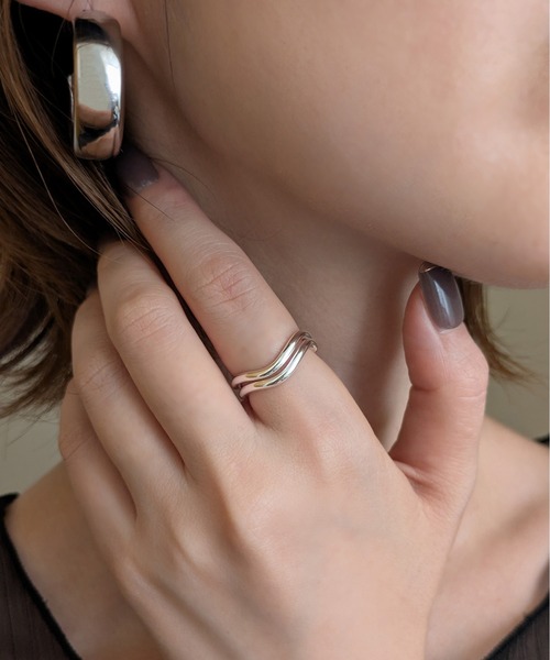 styiro(スタイロ)の「【14K Gold & 925 Silver Coated / 2本SET】金属アレルギー対応 ニュアンスミニマルデュオリング(リング・レディース・シルバー/ゴールド/シルバー×ゴールド・FREE)」の9枚目の写真