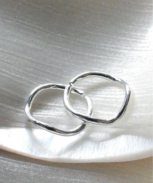 styiro(スタイロ)の「【14K Gold & 925 Silver Coated / 2本SET】金属アレルギー対応 ニュアンスミニマルデュオリング(リング・レディース・シルバー/ゴールド/シルバー×ゴールド・FREE)」の4枚目の写真