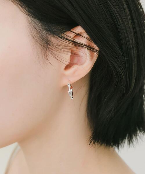 SMELLY（スメリー）の「ジオメトリッククリアビジューフープピアス（ピアス（両耳用）・レディース・シルバー系その他・-）」の6枚目の写真