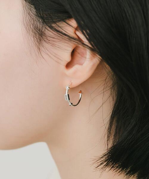 SMELLY（スメリー）の「ジオメトリッククリアビジューフープピアス（ピアス（両耳用）・レディース・シルバー系その他・-）」の8枚目の写真
