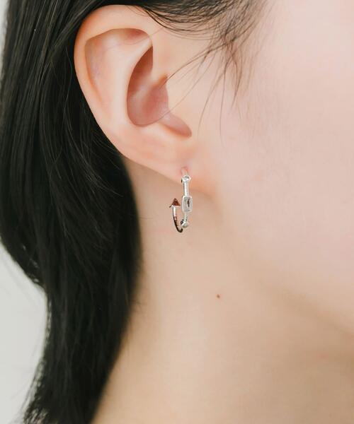 SMELLY（スメリー）の「ジオメトリッククリアビジューフープピアス（ピアス（両耳用）・レディース・シルバー系その他・-）」の2枚目の写真