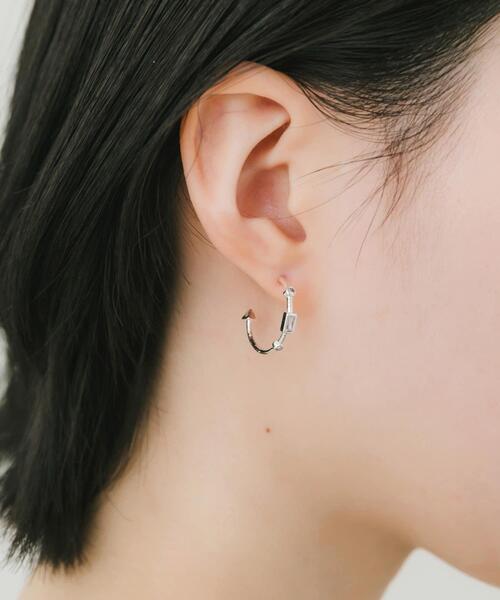 SMELLY（スメリー）の「ジオメトリッククリアビジューフープピアス（ピアス（両耳用）・レディース・シルバー系その他・-）」の3枚目の写真