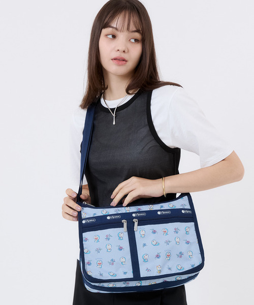 LeSportsac(レスポートサック)の「【DORAEMON】DELUXE EVERYDAY BAG(ショルダーバッグ・レディース・ブルー・FREE)」の1枚目の写真