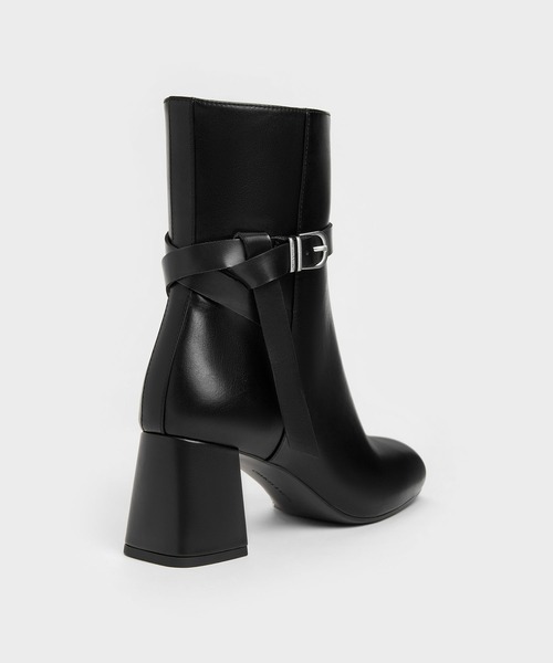 CHARLES & KEITH(チャールズ & キース)の「Eliza イライザ ブロックヒール アンクルブーツ(ブーツ・レディース・ブラック/サンドベージュ・22.5cm/23cm/23.5cm/24.5cm/25cm/25.5cm)」の11枚目の写真
