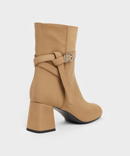 CHARLES & KEITH(チャールズ & キース)の「Eliza イライザ ブロックヒール アンクルブーツ(ブーツ・レディース・ブラック/サンドベージュ・22.5cm/23cm/23.5cm/24.5cm/25cm/25.5cm)」の16枚目の写真