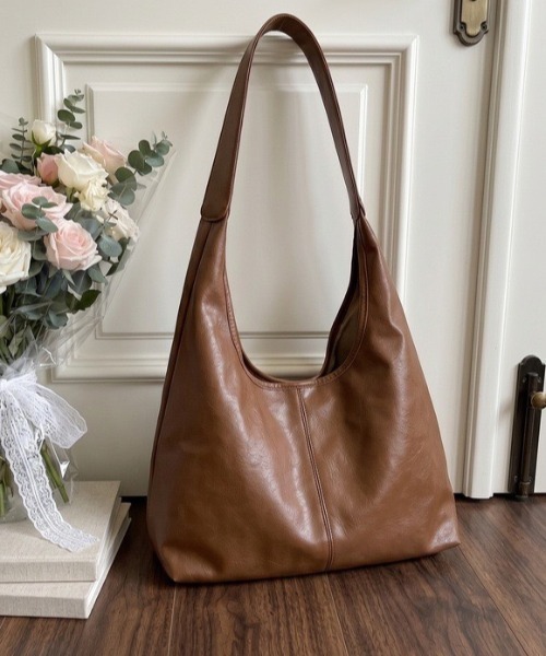 MELT(メルト)の「【ポーチ付き】ベーシックワンハンドルPUバッグ(トートバッグ・レディース・ブラック/ブラウン・FREE)」の13枚目の写真