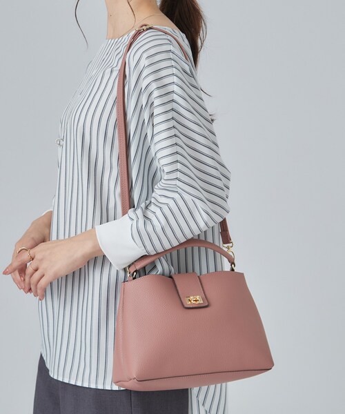 SHOO・LA・RUE(シューラルー)の「【2WAY】ベルトデザインショルダーバッグ(ショルダーバッグ・レディース・ベージュ/ピンク系/ブラック・00)」の3枚目の写真