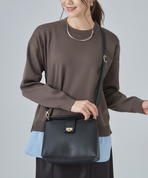 SHOO・LA・RUE(シューラルー)の「【2WAY】ベルトデザインショルダーバッグ(ショルダーバッグ・レディース・ベージュ/ピンク系/ブラック・00)」の4枚目の写真