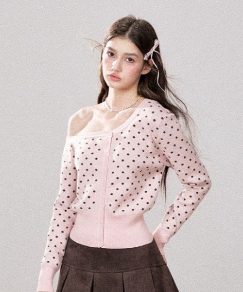 AVYL（アヴィル）の「ドット柄ワンショルダーニットカーディガン（ニット/セーター・レディース・ピンク・M）」の5枚目の写真