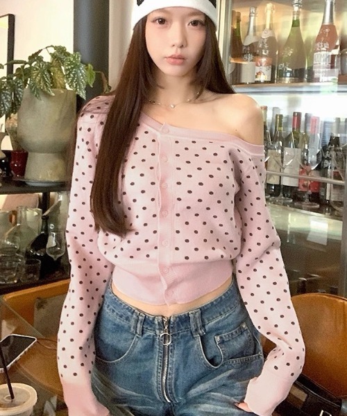 AVYL（アヴィル）の「ドット柄ワンショルダーニットカーディガン（ニット/セーター・レディース・ピンク・M）」の11枚目の写真