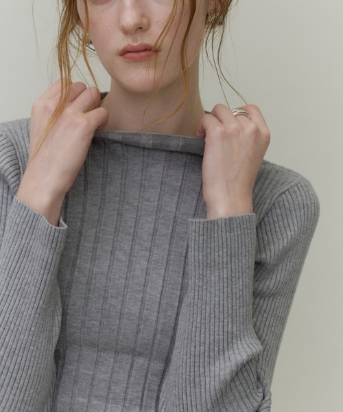 Plumel(プルメル)の「Random Rib Bottle Neck Knit Tops / ランダムリブボトルネックトップス(ニット/セーター・レディース・ブラック/ブルー/オフホワイト/グレー・MEDIUM)」の3枚目の写真