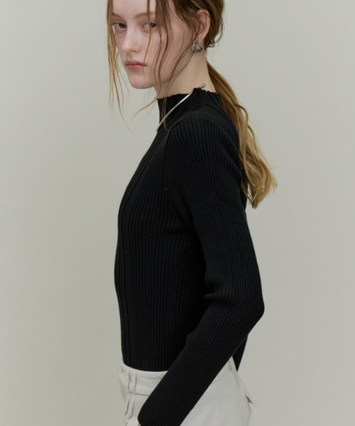 Plumel(プルメル)の「Random Rib Bottle Neck Knit Tops / ランダムリブボトルネックトップス(ニット/セーター・レディース・ブラック/ブルー/オフホワイト/グレー・MEDIUM)」の8枚目の写真