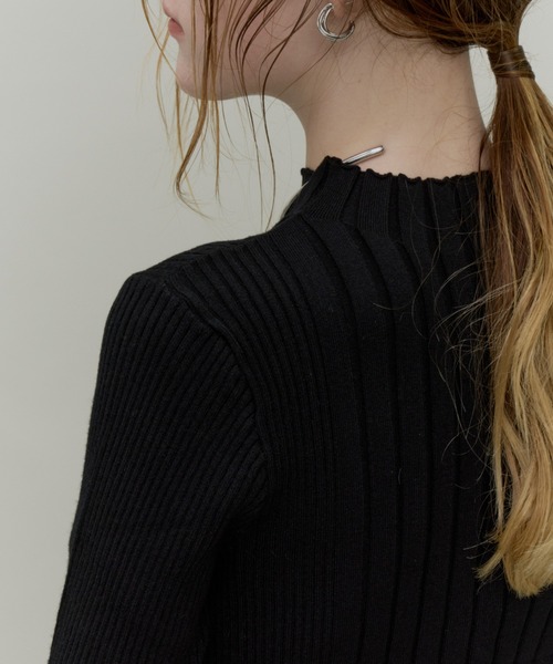 Plumel(プルメル)の「Random Rib Bottle Neck Knit Tops / ランダムリブボトルネックトップス(ニット/セーター・レディース・ブラック/ブルー/オフホワイト/グレー・MEDIUM)」の9枚目の写真