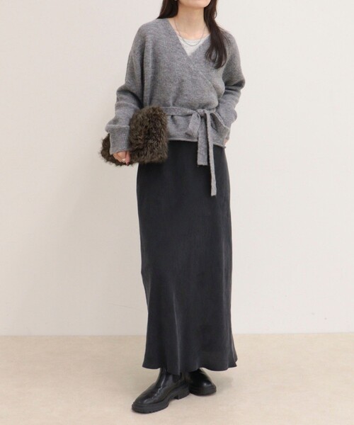 fredy emue(フレディエミュ)の「モヘヤ混カシュクールニットプルオーバー(ニット/セーター・レディース・サックスブルー/グレー/パープル・38)」の4枚目の写真