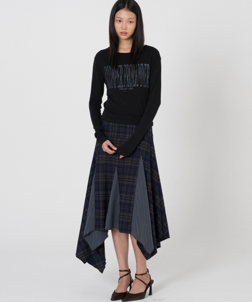 THIRSTYCLUB(サースティークラブ)の「ミックスチェック アンバランススカート - ネイビー(スカート・レディース・その他・MEDIUM/LARGE)」の3枚目の写真