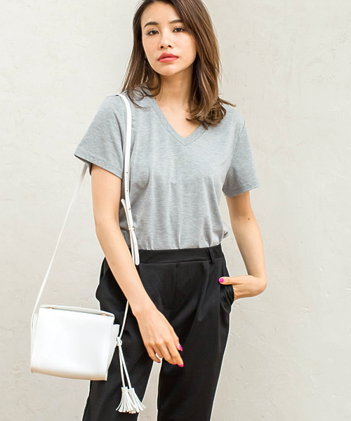 Re:EDIT（リエディ）の「シンプルVネックTシャツ[春夏新作][Re:EDIT/リエディ][リエディオリジナル]（Tシャツ/カットソー・レディース・グレー/ブラック/ワイン/モカ/ホワイト・LARGE/MEDIUM）」の4枚目の写真