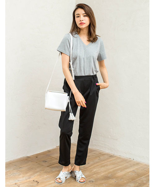 Re:EDIT（リエディ）の「シンプルVネックTシャツ[春夏新作][Re:EDIT/リエディ][リエディオリジナル]（Tシャツ/カットソー・レディース・グレー/ブラック/ワイン/モカ/ホワイト・LARGE/MEDIUM）」の14枚目の写真