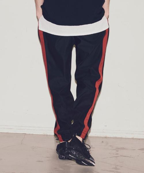 MONKEY TIME（モンキータイム）の「＜monkey time＞ REDLINE DROPPED JOGGER/ジョガーパンツ ◆（その他パンツ・メンズ・ブラック・LARGE/SMALL/MEDIUM）」の2枚目の写真