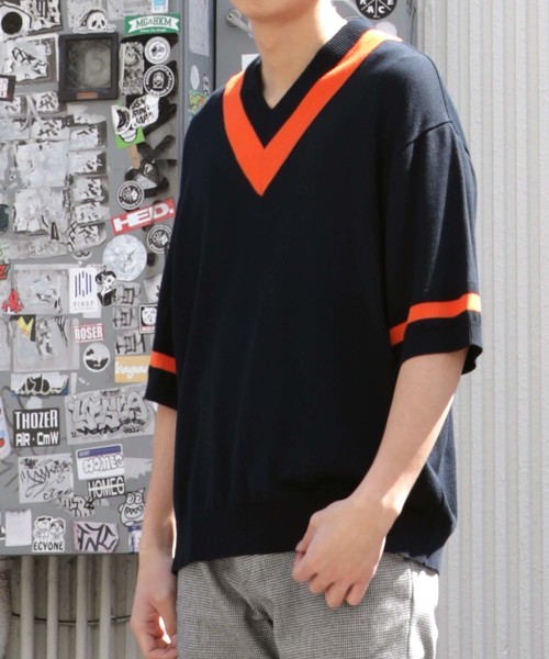 STUDIOUS（ステュディオス）の「【STUDIOUS】シルクブレンドVネックチルデンハーフスリーブニット（ニット/セーター・メンズ・ネイビー/サックスブルー/ブラック・1/2/3）」の2枚目の写真