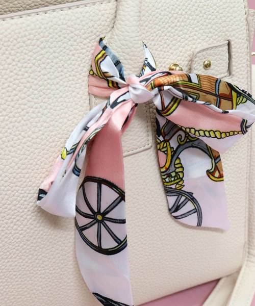 florist(フローリスト)の「【2way】スカーフ付きオフィストートバッグ(ハンドバッグ・レディース・ホワイト/ブラック/ベージュ/ネイビー/グレー/レッド/カーキ・FREE)」の16枚目の写真