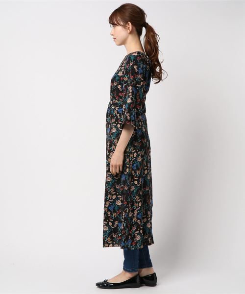 Cheek(チーク)の「花柄デシンベルトセットロングワンピース(ワンピース・レディース・ホワイト/ブラック/ブルー・MEDIUM)」の5枚目の写真