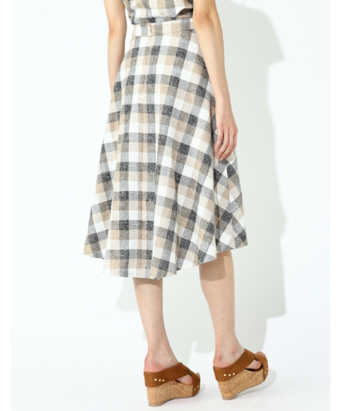 NATURAL BEAUTY BASIC（ナチュラルビューティーベーシック）の「【JJ 7月号掲載】チェックスカート（スカート・レディース・ベージュ系その他/ブルー系その他・SMALL/MEDIUM/X-SMALL）」の6枚目の写真