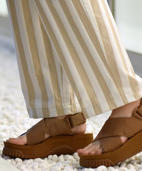 SHAKA（シャカ）の「【SHAKA / シャカ】FIESTA PLATFORM（サンダル・レディース・グレー/モカ/ブラック/ホワイト・5/6/7）」の4枚目の写真