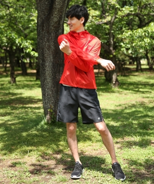 GLOBAL WORK(グローバルワーク)の「【ASICS】パッカブルジャケット Men/793375(パーカー・メンズ・ブラック/レッド・LARGE/MEDIUM)」の3枚目の写真