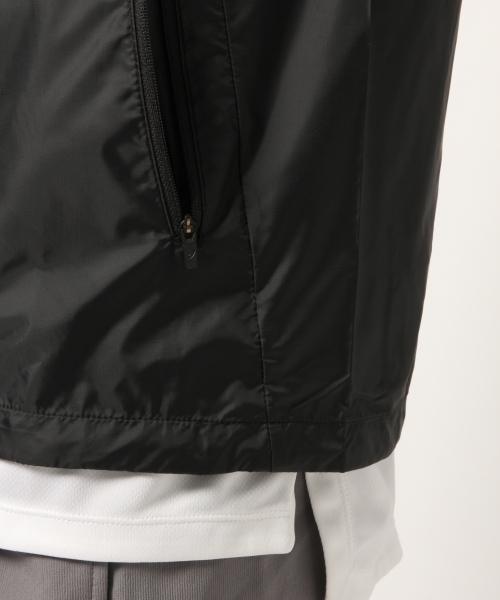 GLOBAL WORK(グローバルワーク)の「【ASICS】パッカブルジャケット Men/793375(パーカー・メンズ・ブラック/レッド・LARGE/MEDIUM)」の16枚目の写真