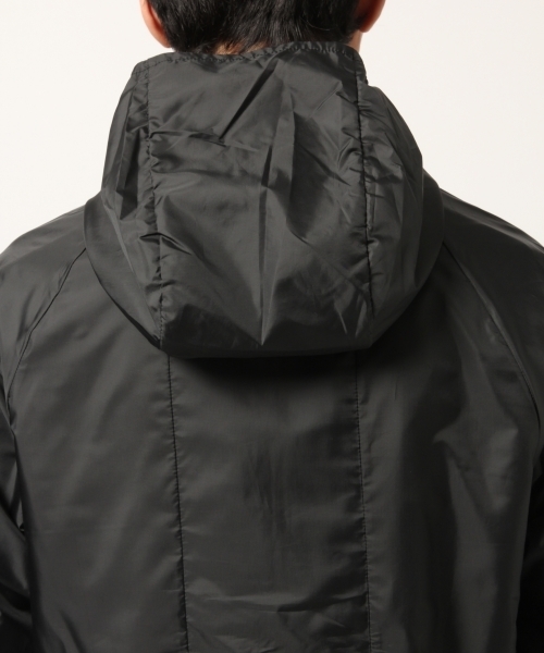 GLOBAL WORK(グローバルワーク)の「【ASICS】パッカブルジャケット Men/793375(パーカー・メンズ・ブラック/レッド・LARGE/MEDIUM)」の17枚目の写真
