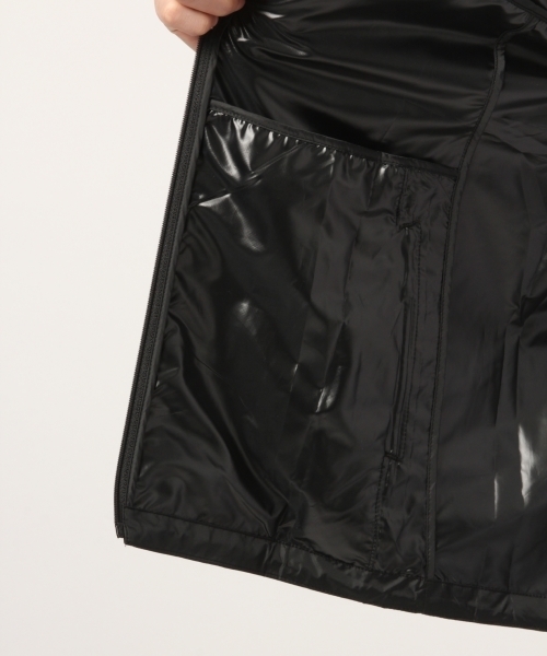 GLOBAL WORK(グローバルワーク)の「【ASICS】パッカブルジャケット Men/793375(パーカー・メンズ・ブラック/レッド・LARGE/MEDIUM)」の19枚目の写真