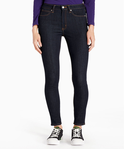 Calvin Klein Jeans(カルヴァンクラインジーンズ)の「ネイビー スキニー デニムパンツ(デニムパンツ・レディース・ブラック/ブルー・25inch/28inch/29inch/26inch/27inch)」の6枚目の写真