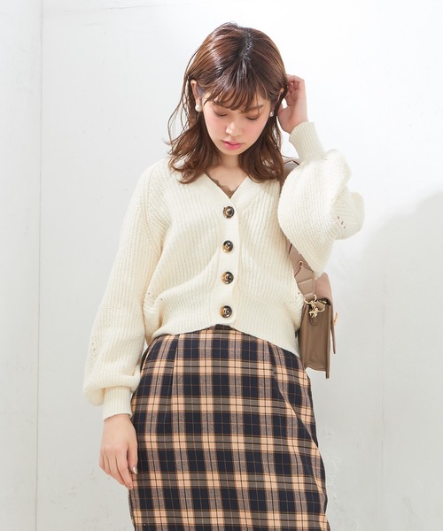 natural couture（ナチュラルクチュール）の「ぷくぷく片畦ニットカーディガン（カーディガン/ボレロ・レディース・ベージュ/ネイビー/オフホワイト/グリーン/ライトピンク・FREE）」の8枚目の写真