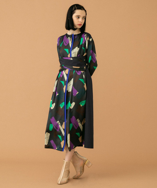 UNITED TOKYO（ユナイテッドトウキョウ）の「アートフォームプリントワンピース（ワンピース・レディース・ダークグレー/アイボリー・1）」の9枚目の写真