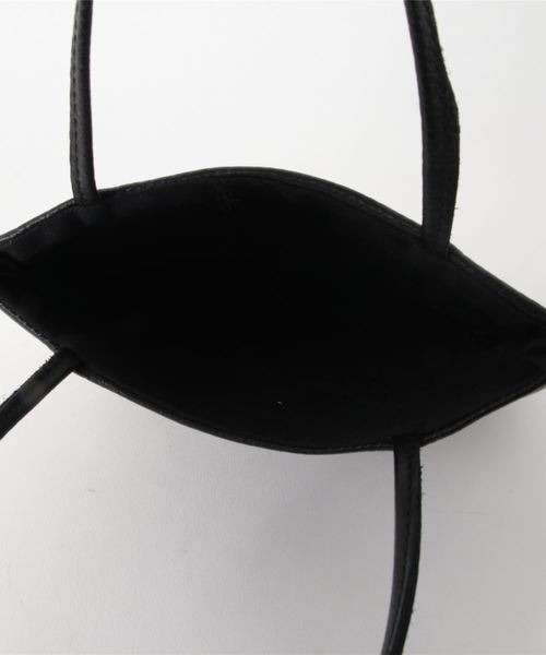 TASINAMI（タシナミ）の「TASINAMI タシナミ / シュリンクレザーイニシャルトートハンドバッグ / TA-0022（ハンドバッグ・レディース・A/E/H/K/M/N/R/S/T/Y・FREE）」の11枚目の写真